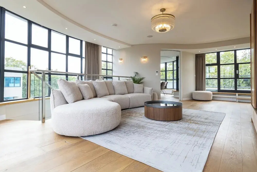 3 Bedrooms Penthouse Suite with balcony