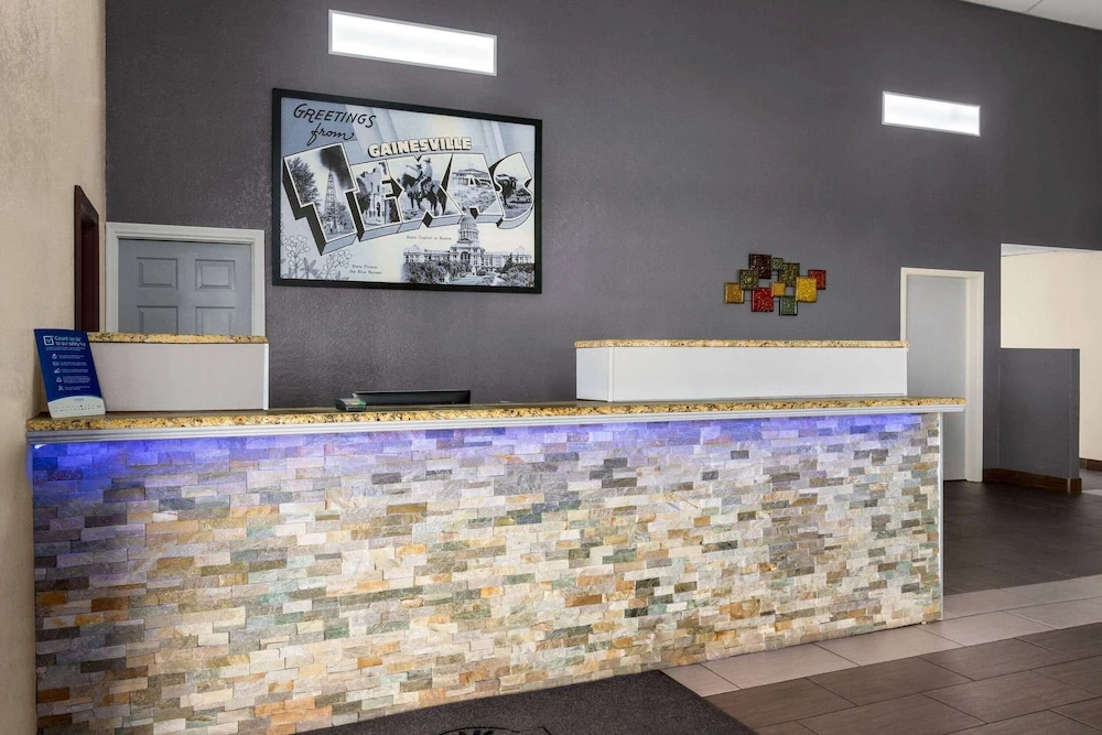 Lobby & Reception
