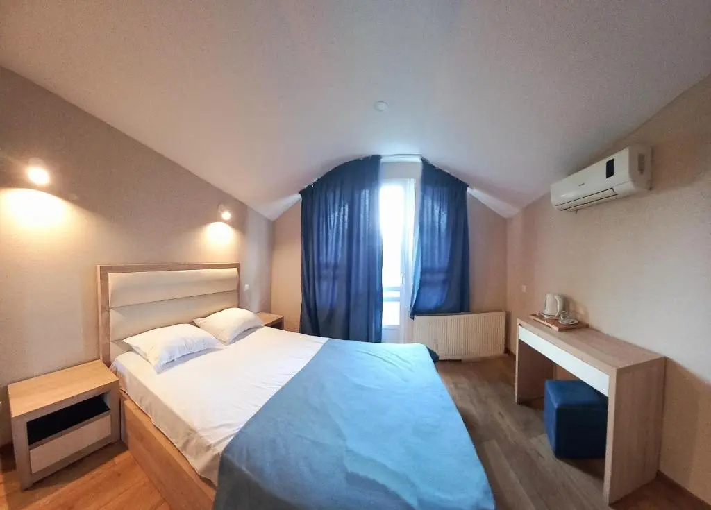 Standard Double room with balcony (full double bed)