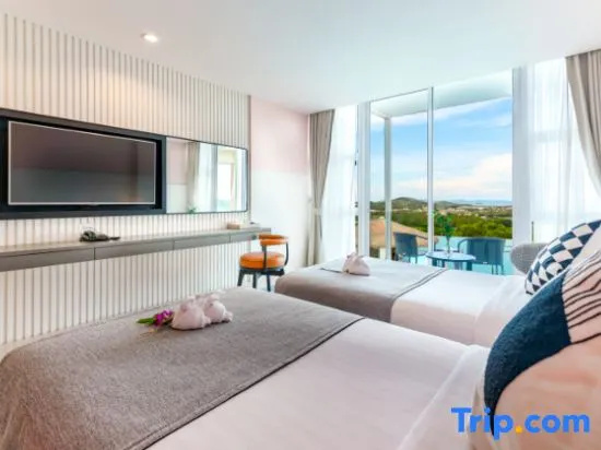 Superior room with balcony and with pool view