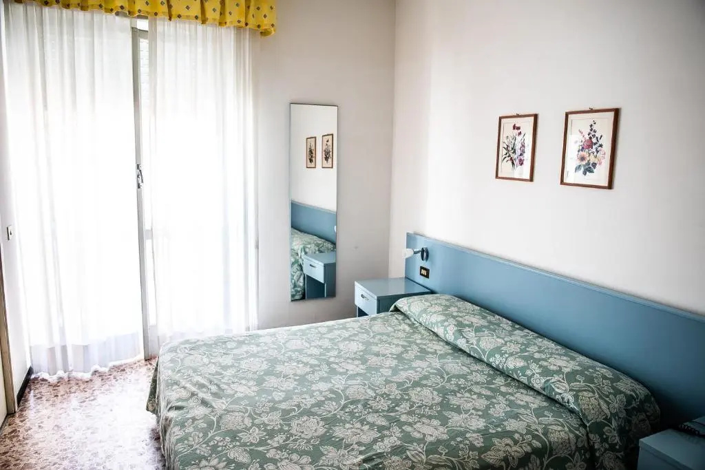 Standard Double room with partial sea view (full double bed)