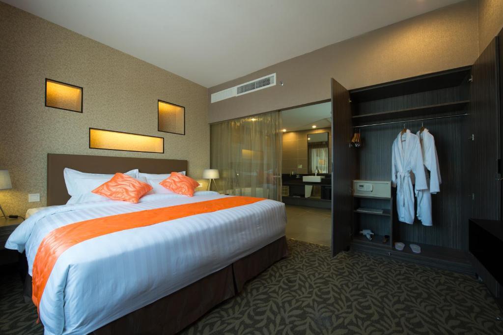 Grand Alora Hotel