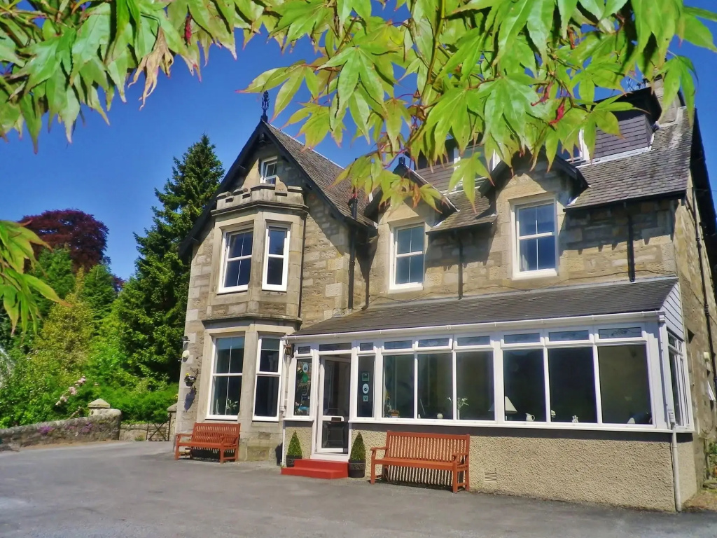 Tigh-na-Cloich Hotel