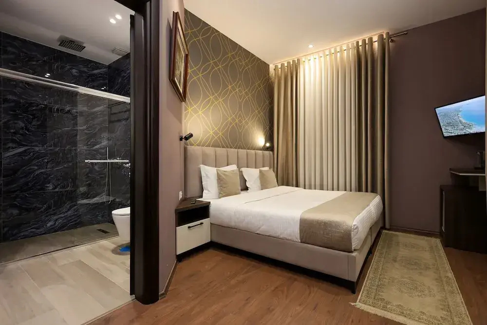 Deluxe Double room with garden view (full double bed)