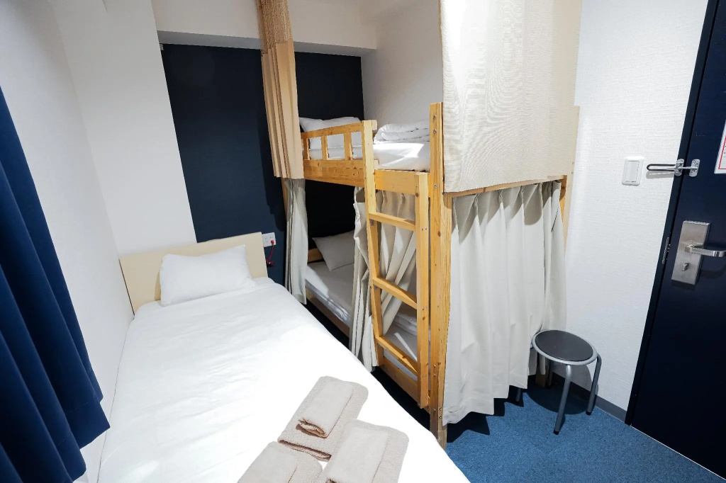Standard Triple room