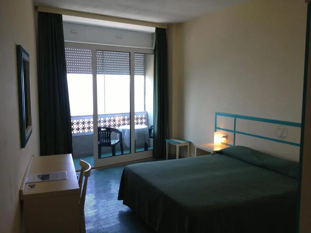 Standard Double room with sea view (full double bed)
