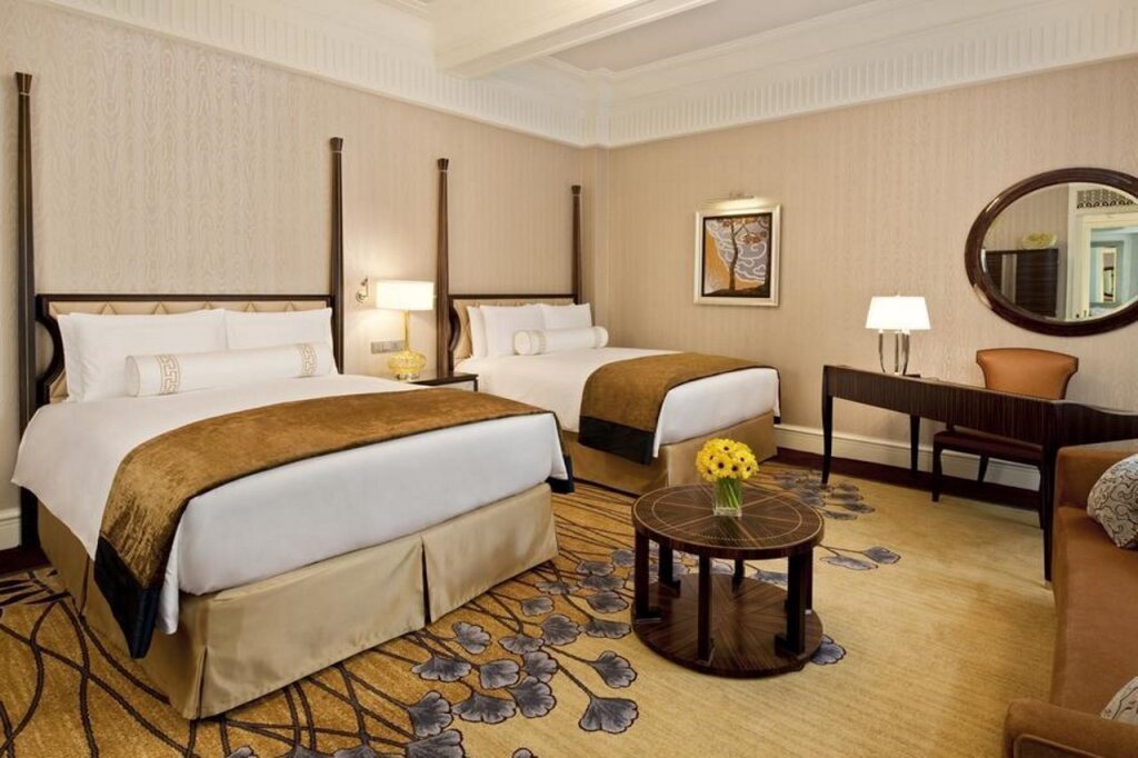Fairmont Peace Hotel by null