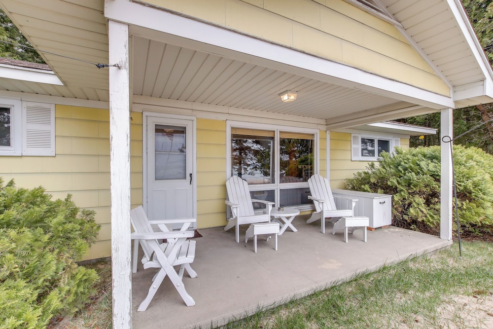 Cozy Baileys Harbor Cottage on Lake Michigan!