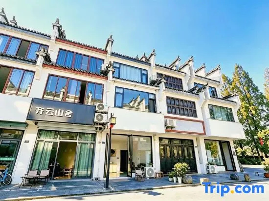 Qiyun Mountain House(Qiyunshan Store) in Huangshan