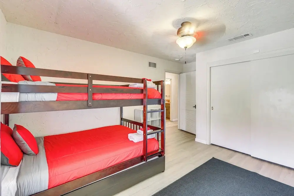 Spacious Home - 6 Mi to Downtown Fresno! — фото 2