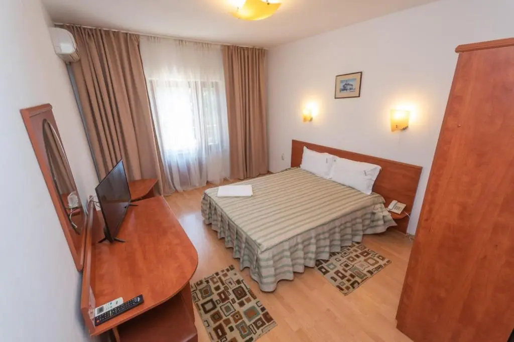 Standard Double room with balcony (full double bed)