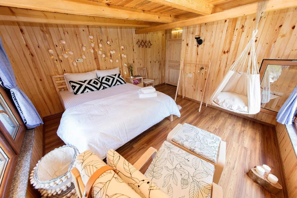 Standard Double room with mountain view (full double bed)