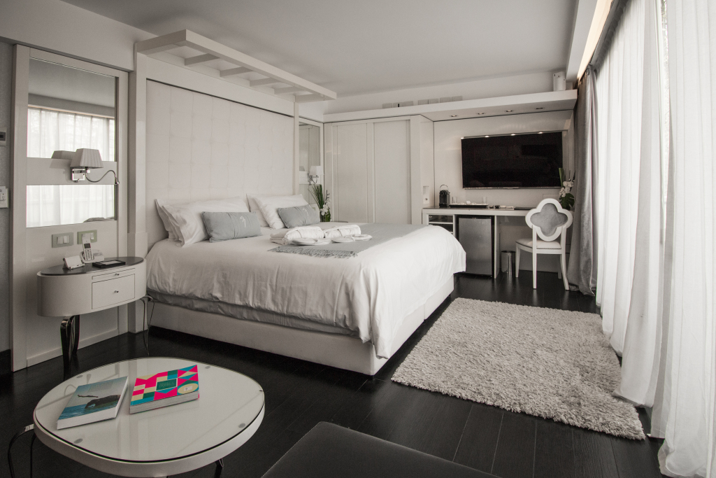 1828 Smart Hotel by null