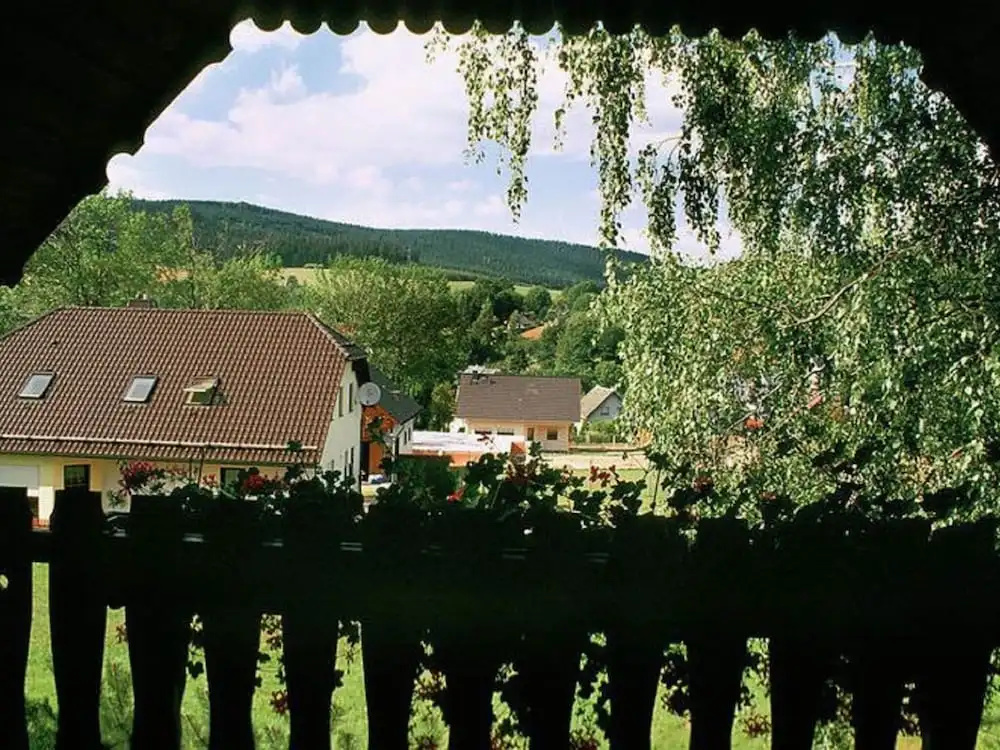 Sunlit Retreat With Garden