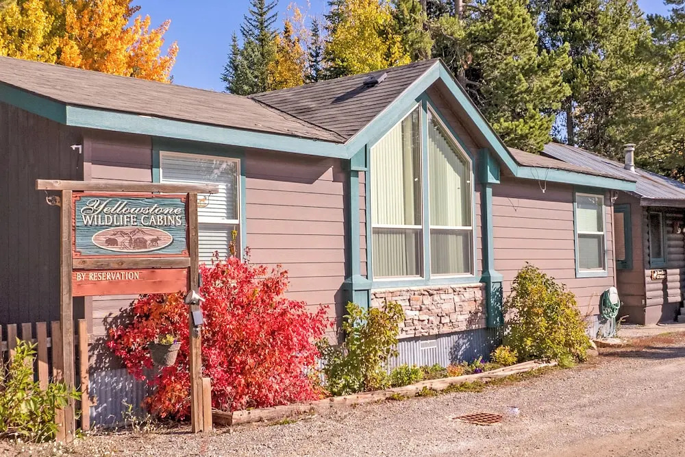 'fox Cabin' - 6 Blocks to Yellowstone Nat'l Park!