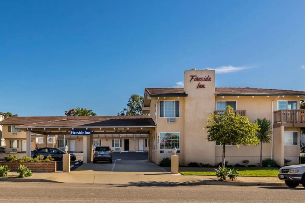 Deluxe Double Suite with balcony and with ocean view full double bed