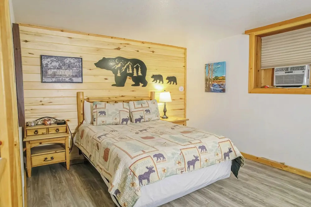 2 Bedrooms Standard Family Basement room with view
