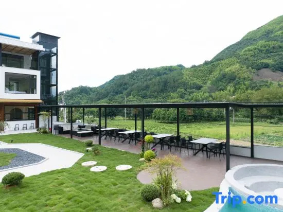Semi-Wild · Crest Wild Pool & Family Vacation Homestay