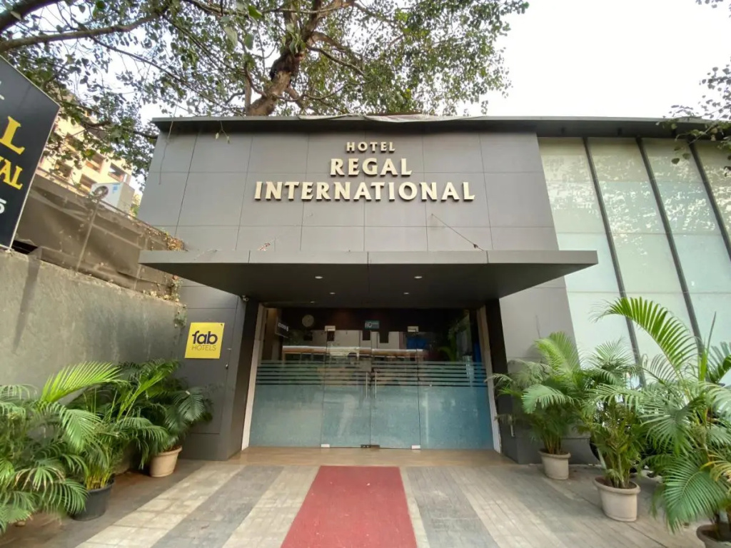 Hotel Regal International- Near Airport