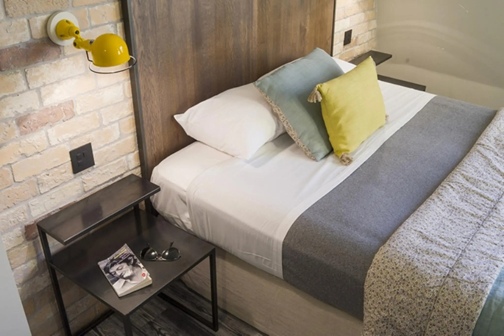 Standard Double room (full double bed)