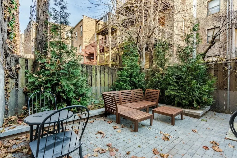 Perfect Lincoln Park Retreat Walk to DePaul by AllSet Turnover