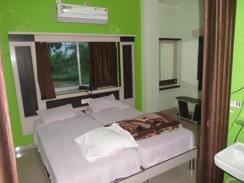 Deluxe Double room (full double bed)
