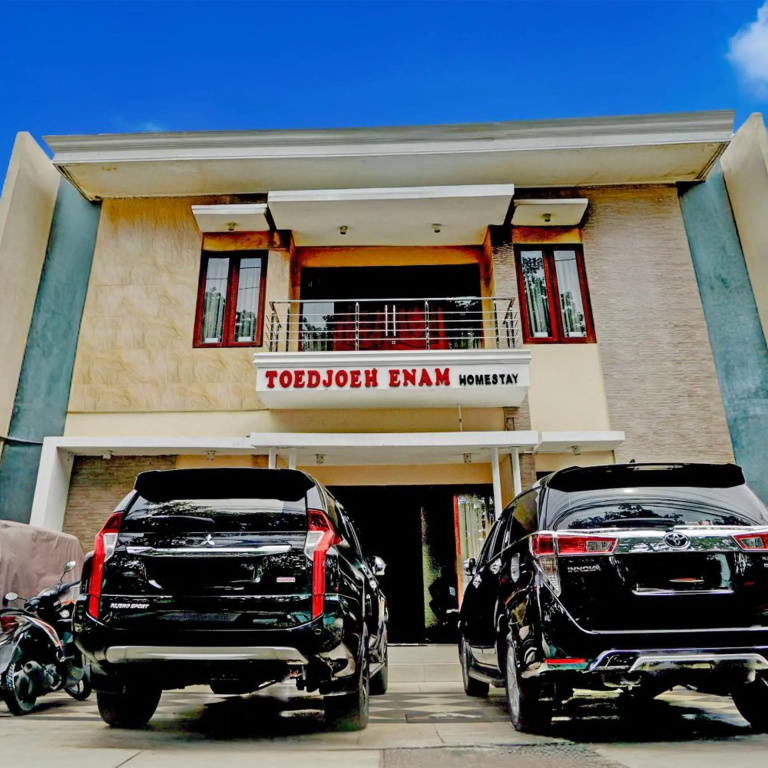 RedDoorz near Masjid Agung Surabaya in Surabaya