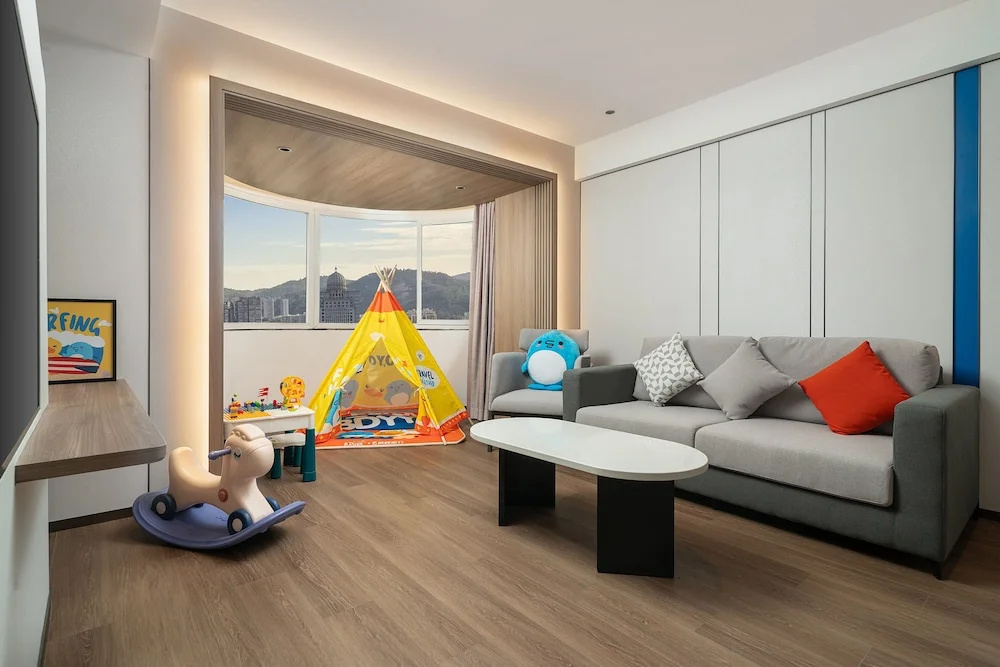 Double Suite with balcony (full double bed)