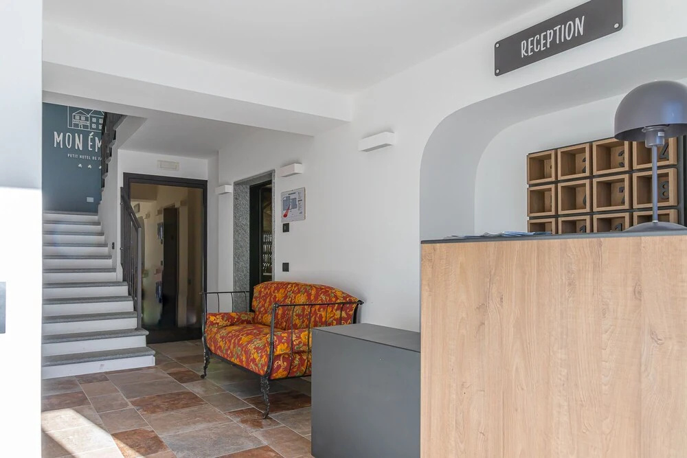 Lobby & Reception