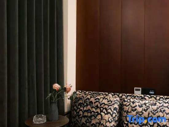 Yushan Club (Renmin Grand Hall Zengjiayan Light Rail Station Store)