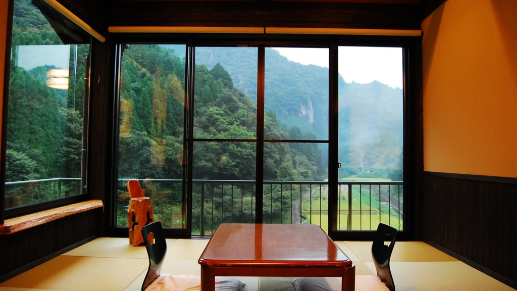 Standard room with mountain view