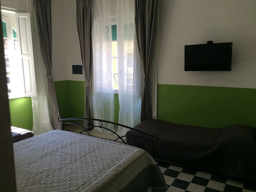 Economy room