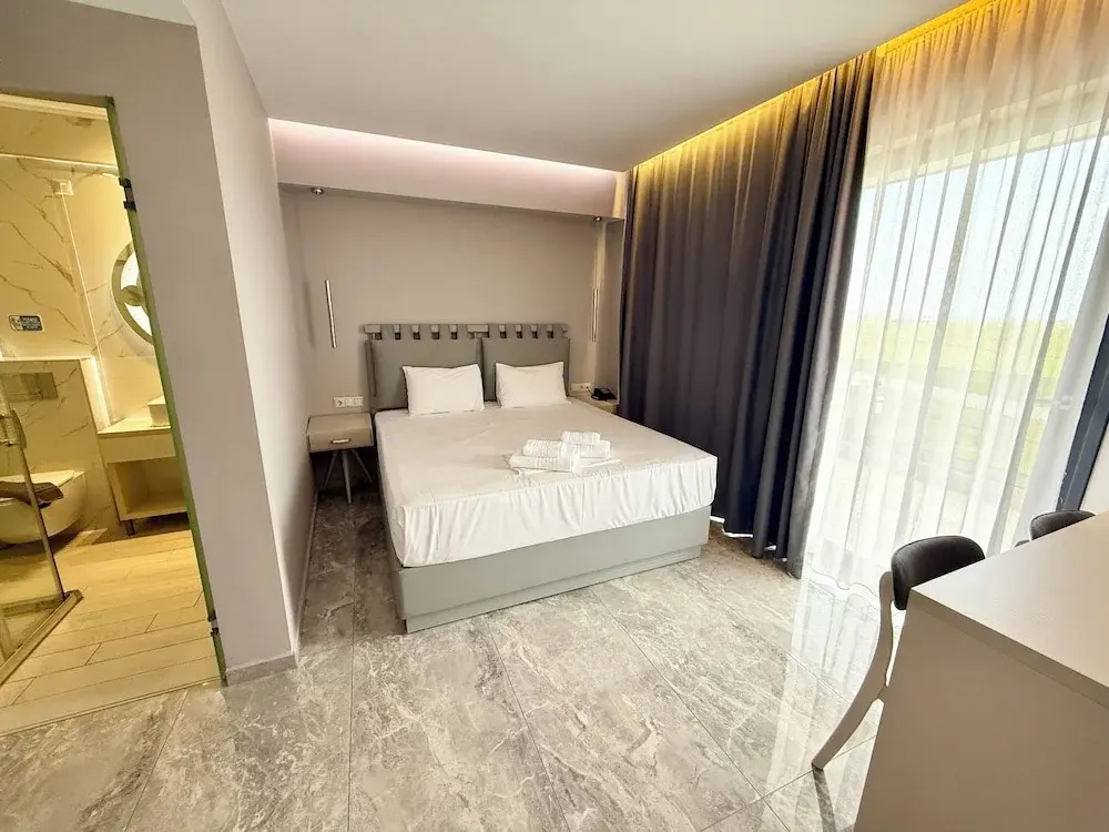 Deluxe Suite with balcony