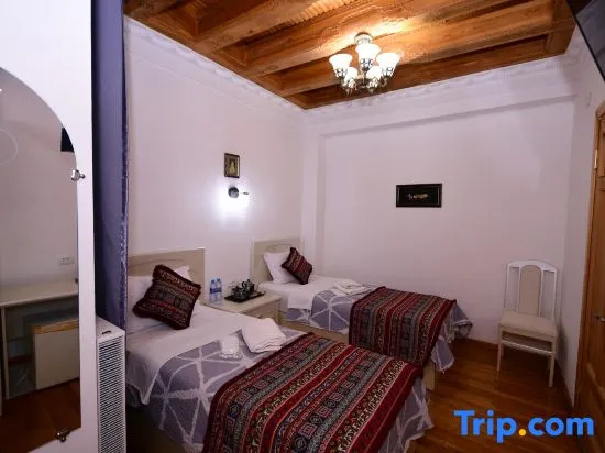 Deluxe Double room (full double bed)