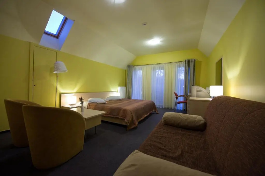 Standard Triple room