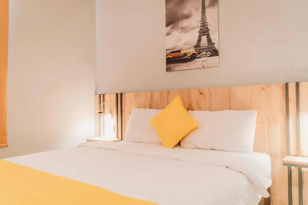 Deluxe Double room (full double bed)