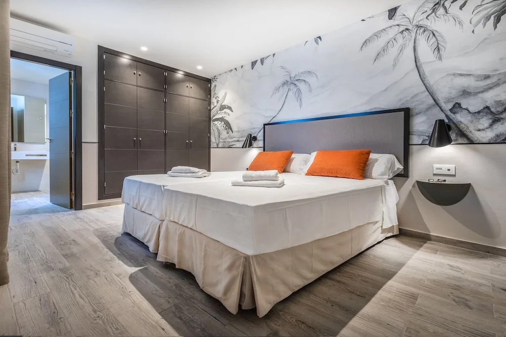 2 Bedrooms Deluxe Apartment