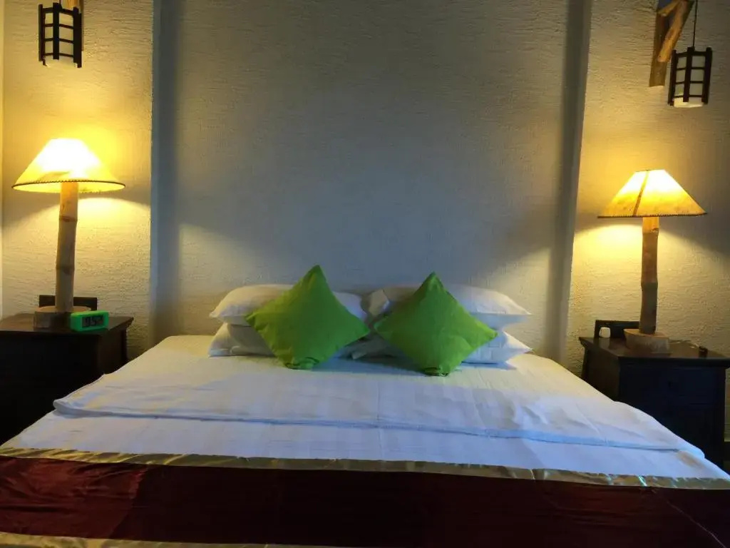Deluxe Double room with garden view (full double bed)
