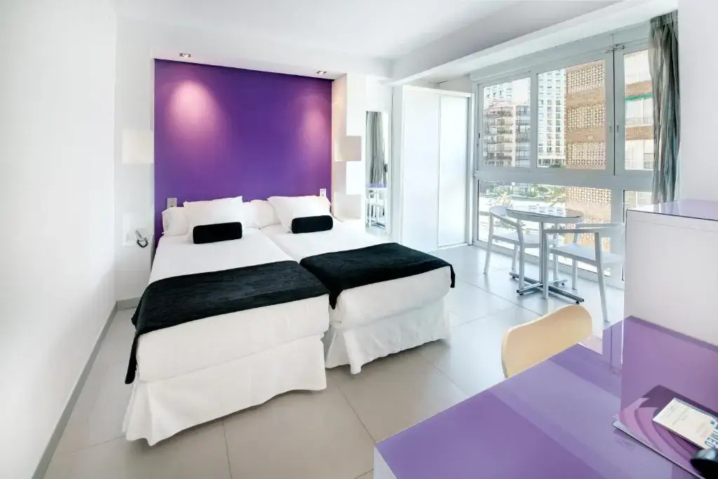Double room with city view (full double bed)