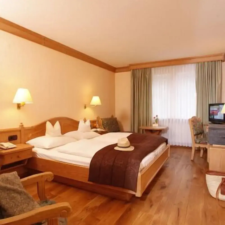 Classic Double room (full double bed)