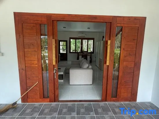 Hin Kong Hide Away 1