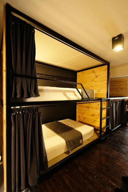 Кровать в общем номере в Bandai Hostel