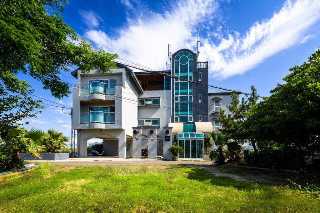 Romantic Bed and Breakfast Jeju image