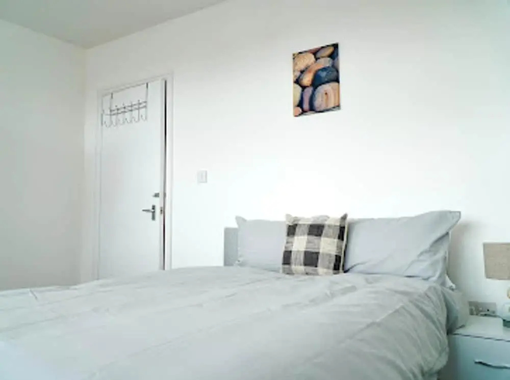 Clean, Spacious 2-bed Apartment in Brierley Hill