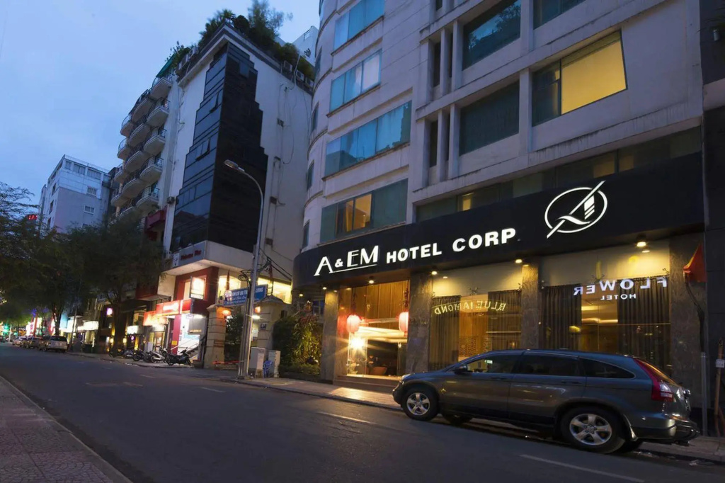 The White Hotel 8A Thai Van Lung