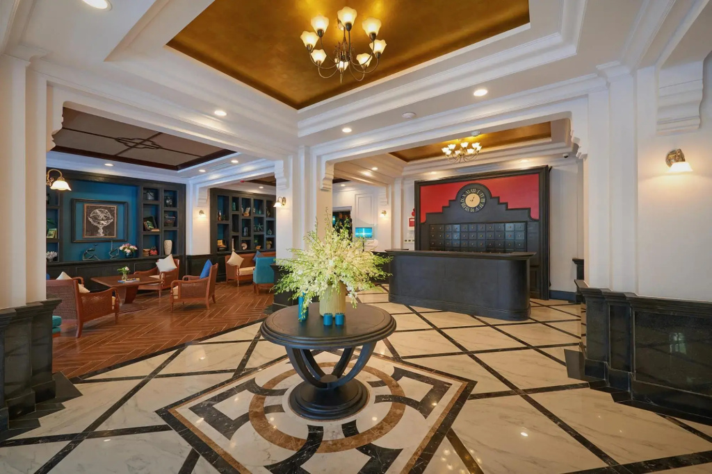 Lobby & Reception