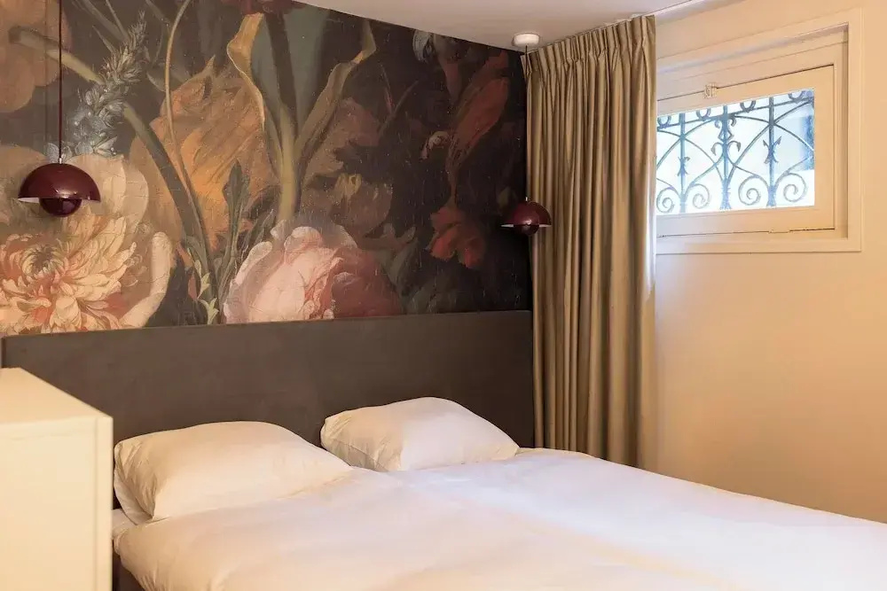 Standard Double Basement room with street view (full double bed)