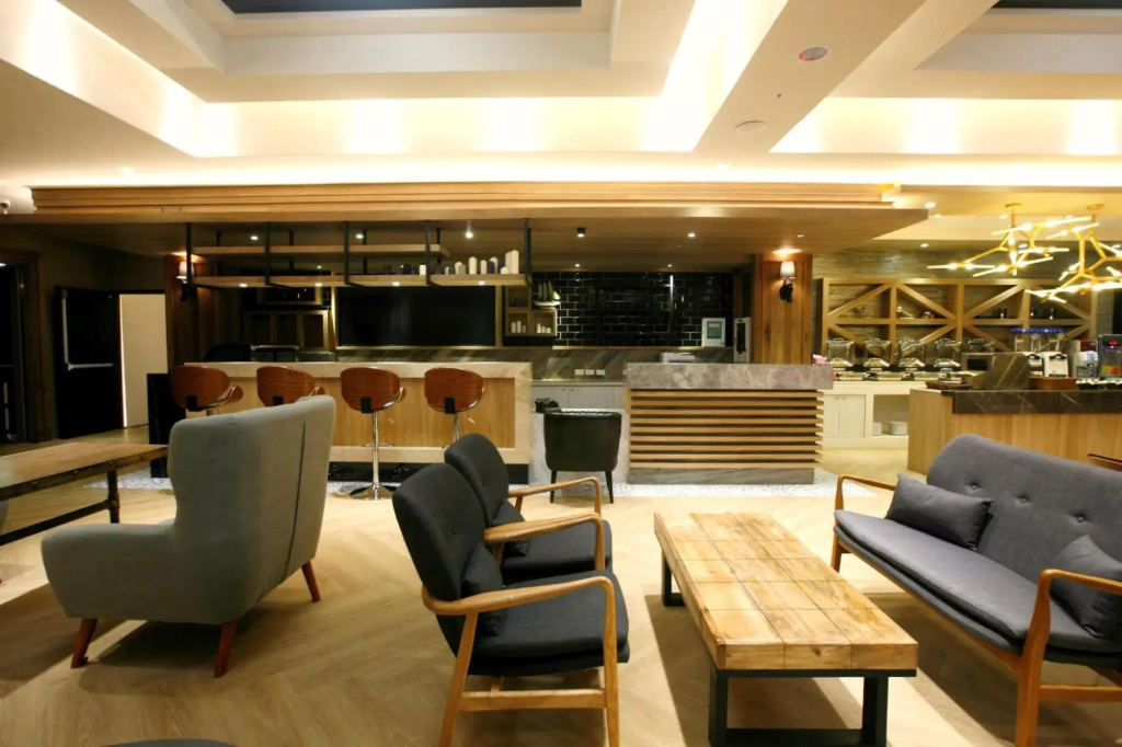 Food & Beverage