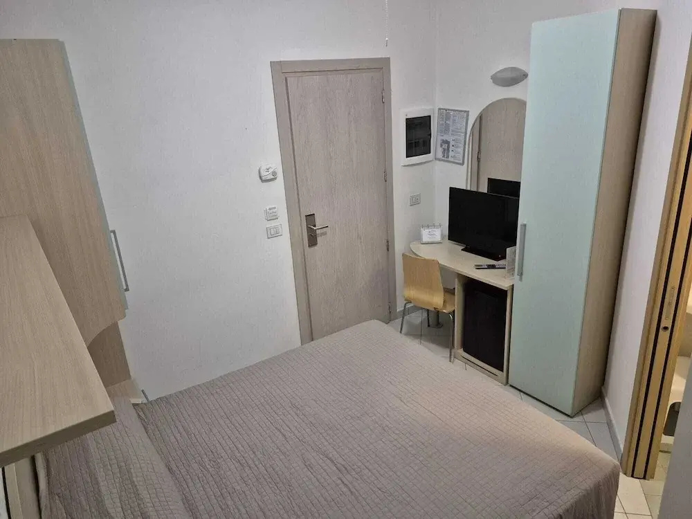 Standard Double room with balcony (full double bed)