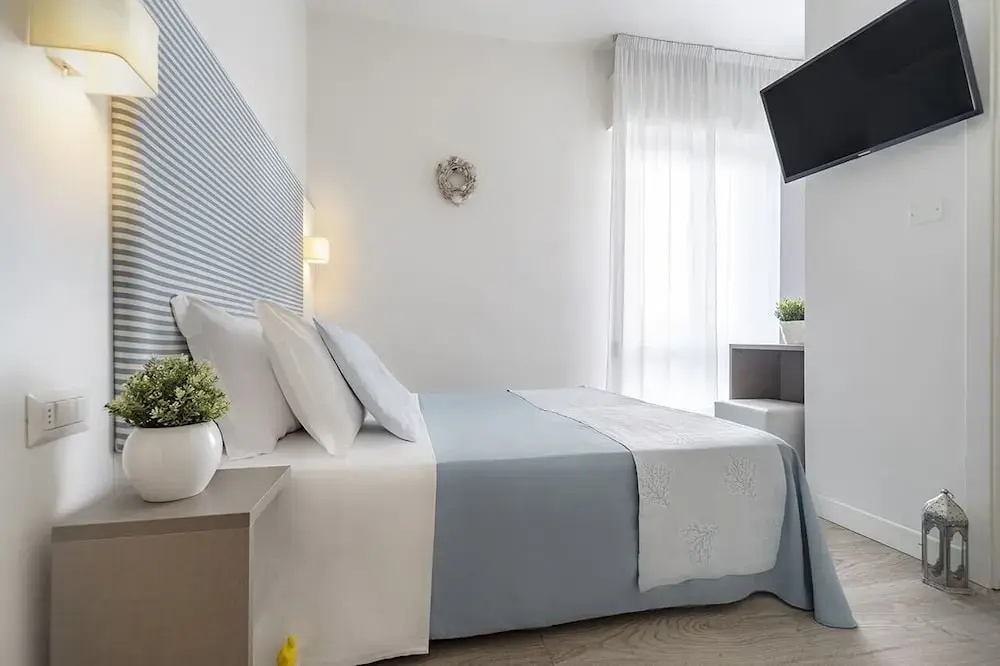 Classic Double room with balcony and with sea view (full double bed)